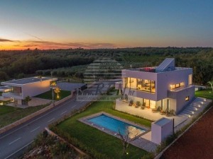 Vila - Novigrad (00023)